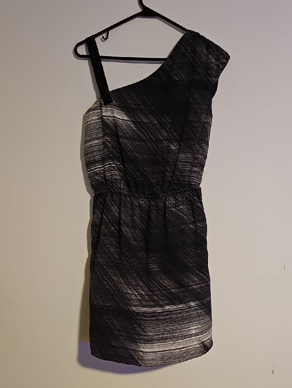 GAP One-Shoulder Black and Gray Ombre Dress